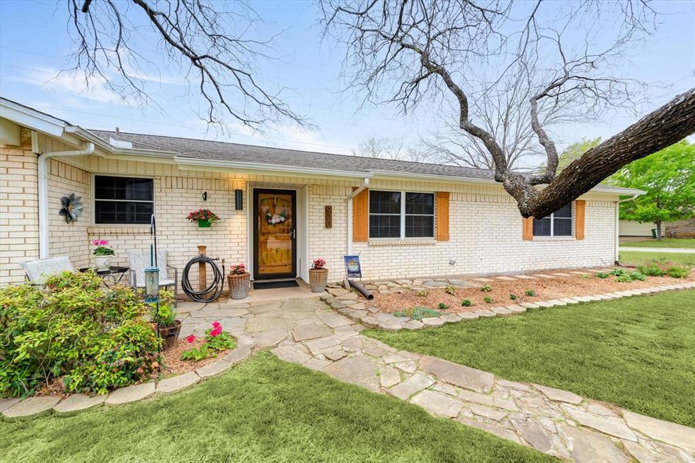 900 Springdale Rd, Bedford, TX 76021 - photo 1