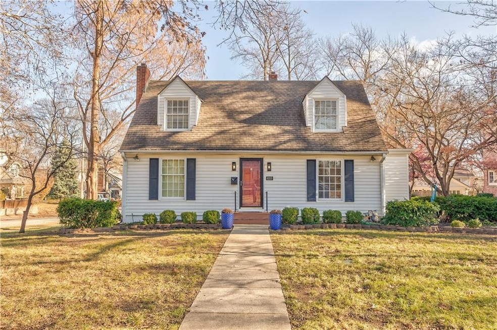 6203 Morningside Dr, Kansas City, MO 64113 - photo 1