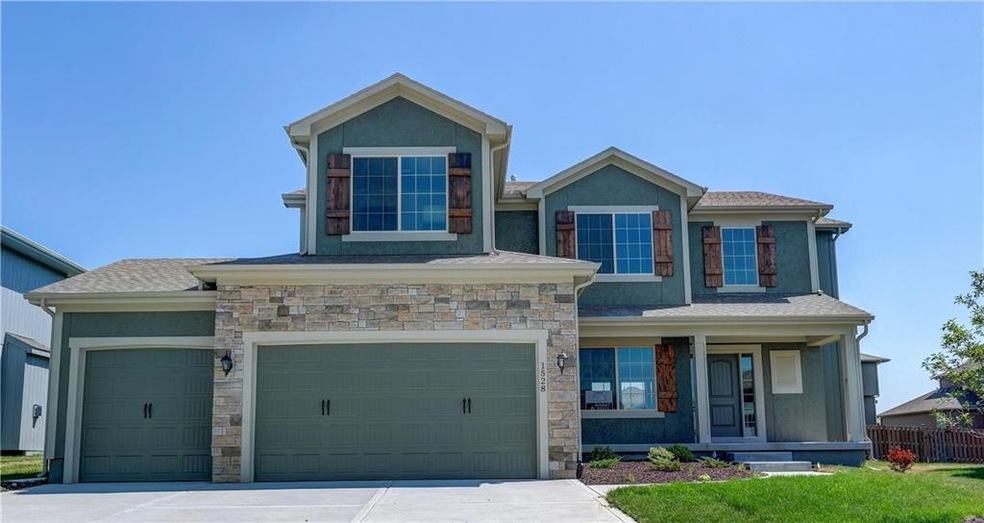 1528 SW Cross Creek Dr, Lee's Summit, MO 64082 - photo 1