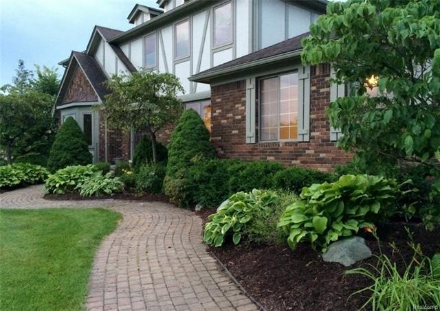 2955 River Valley Dr, Troy, MI 48098 - photo 1