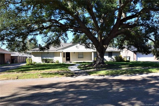Stunning Oak Tree in Front Yard