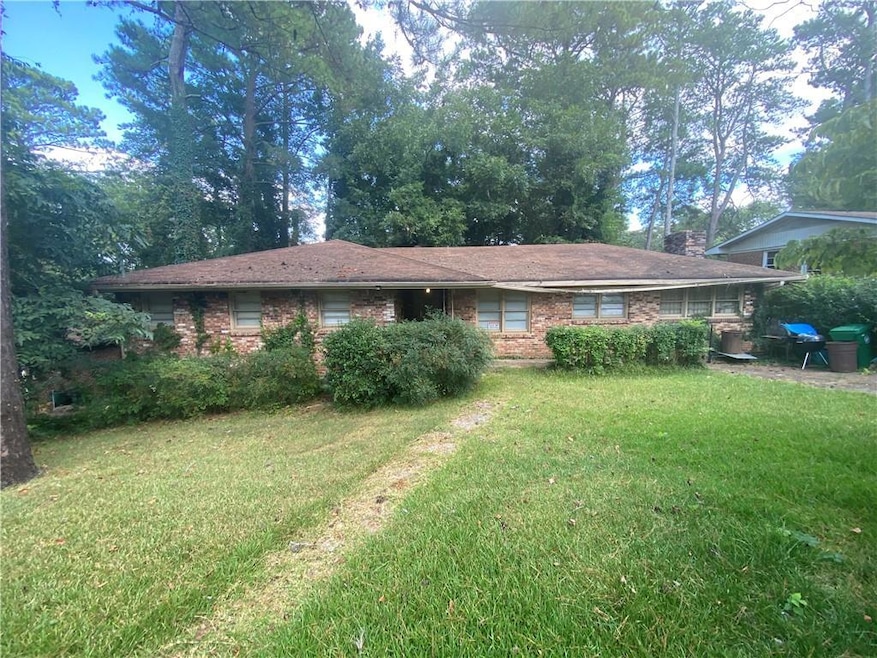 View of front of house featuring a front yard