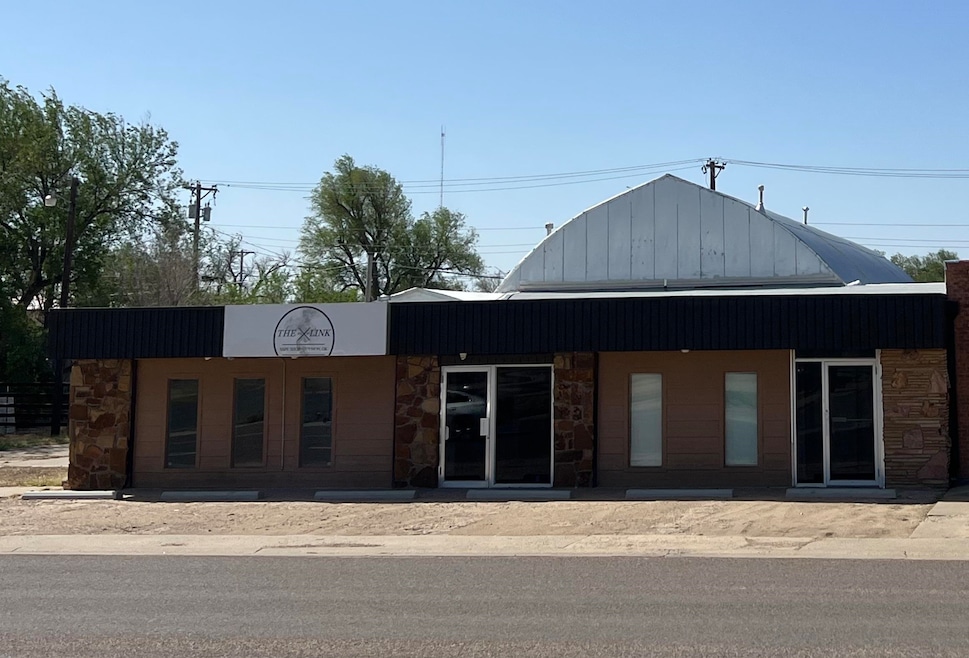 611 NE 4th St, Guymon, OK 73942 - photo 1