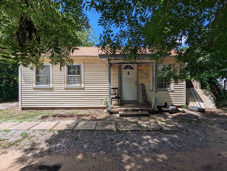 1309 1309 W Pecan Ave, Duncan, OK 73533 - photo 1