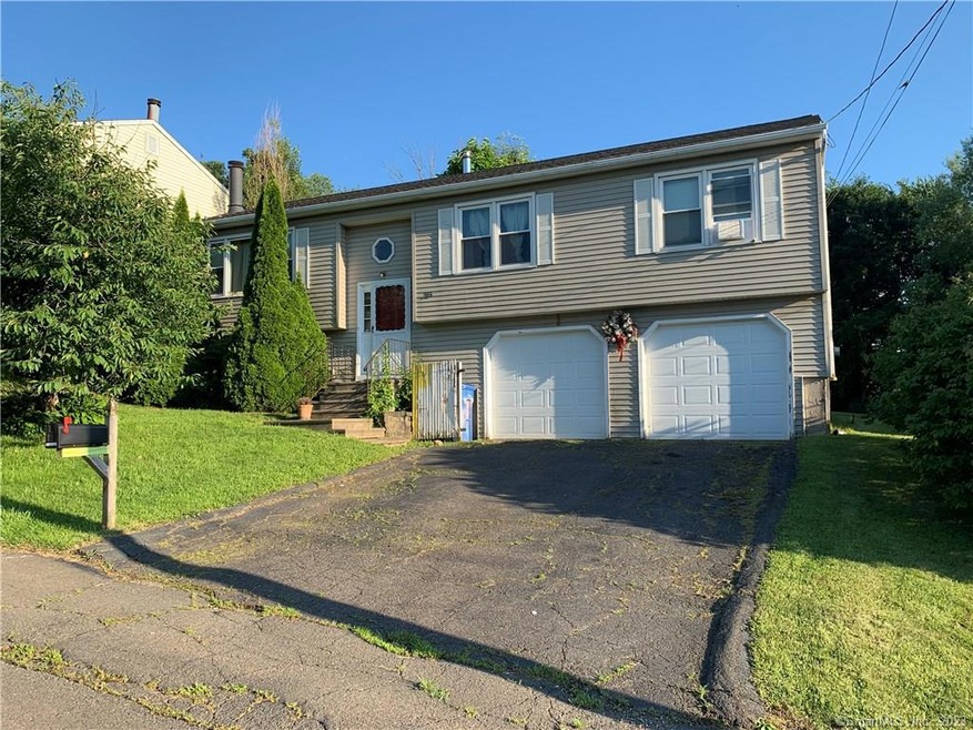 95 Buckland Dr, Waterbury, CT 06704 - photo 1