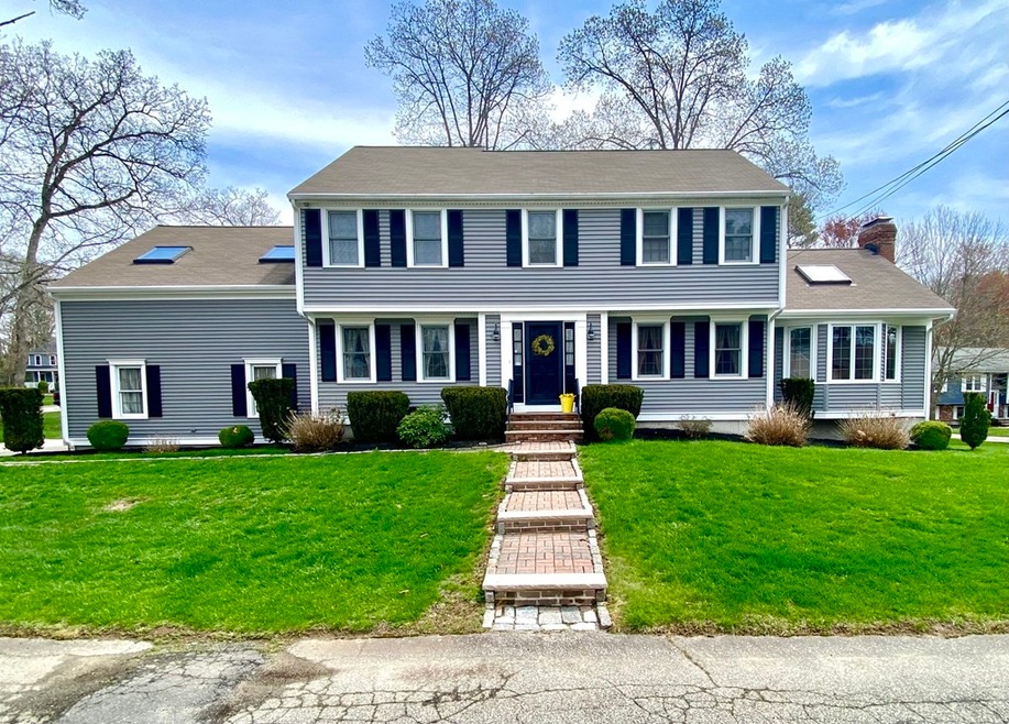 10 Simonds Ln, Weymouth, MA 02188 - photo 1