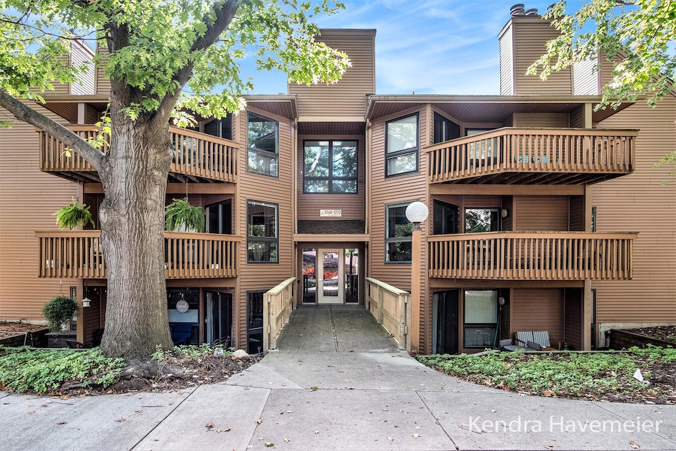 1270 Hillburn Ave NW unit 35, Grand Rapids, MI 49504 - photo 1