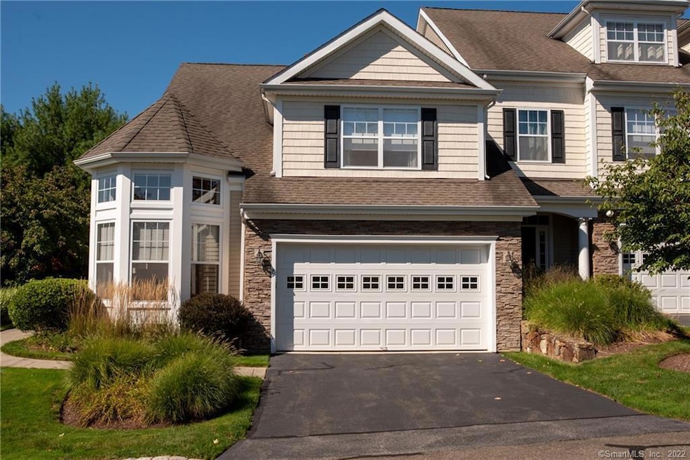 8 Dogwood Ct, Middlebury, CT 06762 - photo 1