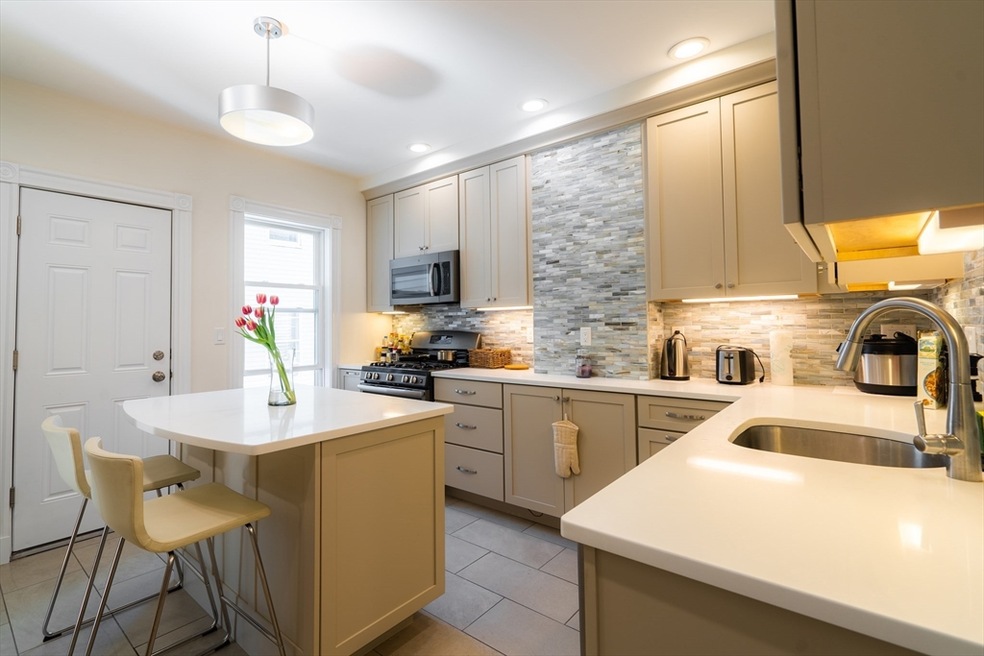 4 Hardwick St unit 2, Cambridge, MA 02141 - photo 1