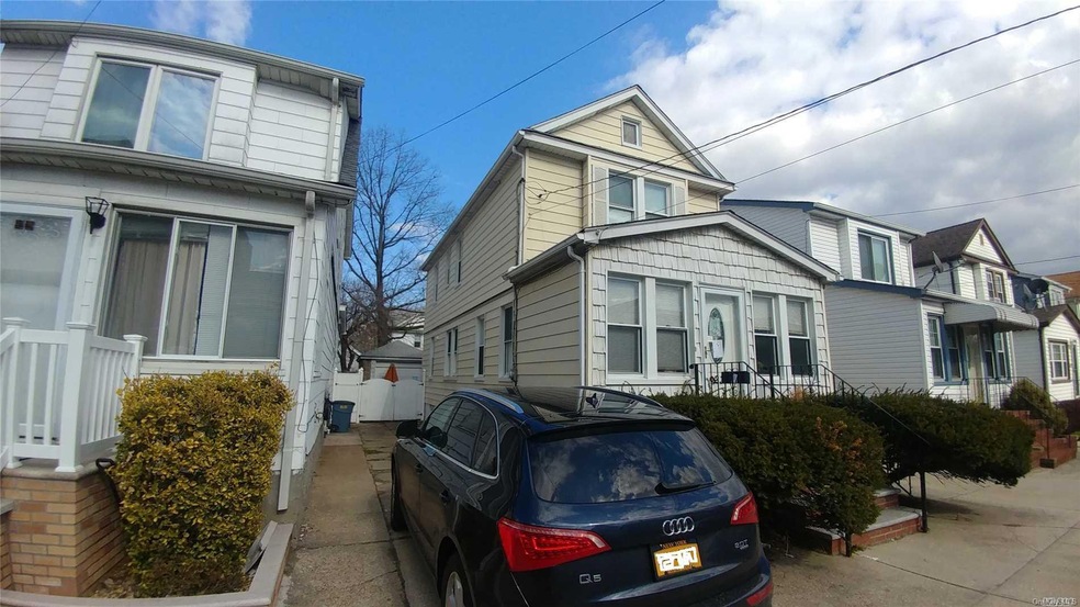9231 246th St, Floral Park, NY 11001 - photo 1
