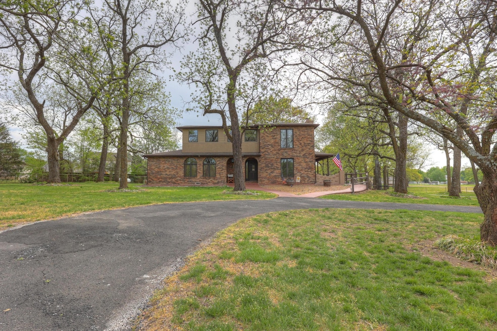 2102 N Duquesne Rd.