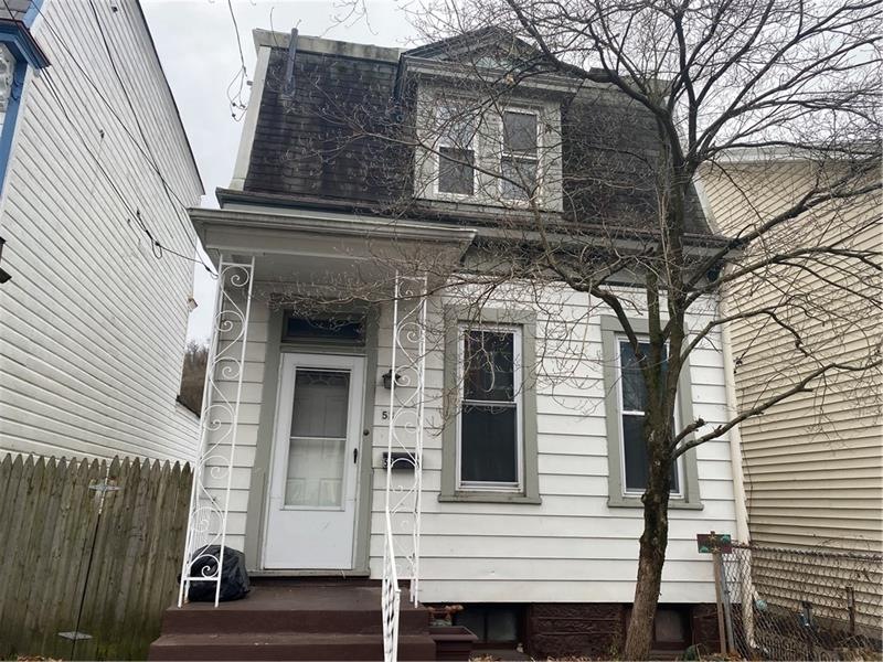 Welcome Home! Charming entrance to your new home.