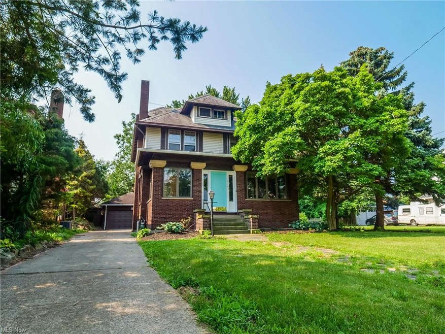 1143 W 7th Street