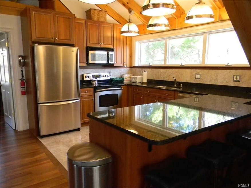 21 Bykenhulle Rd unit 8, Hopewell Junction, NY 12533 - photo 1