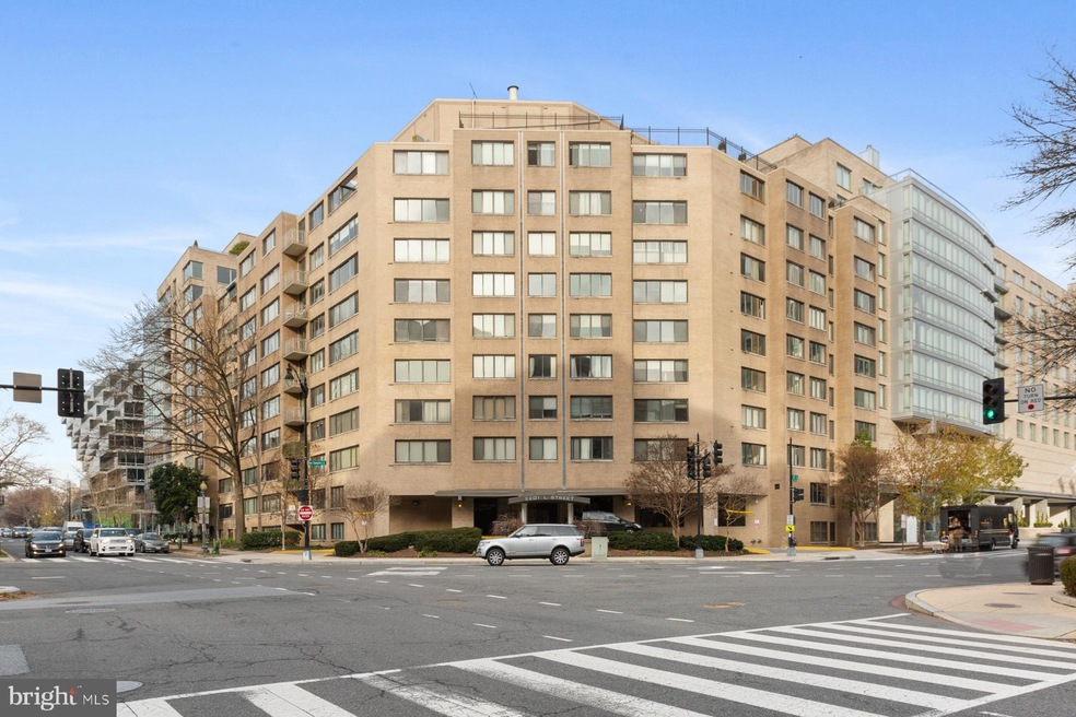 Carriage House unit 815, Washington, DC 20037 - photo 1