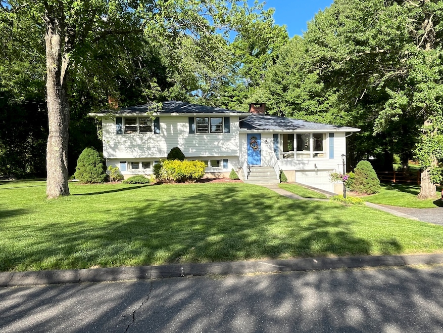 2 Northwood Dr, Middlebury, CT 06762 - photo 1