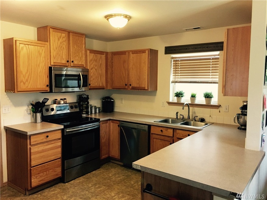 1209 Riddell Ave NE, Orting, WA 98360 - photo 1