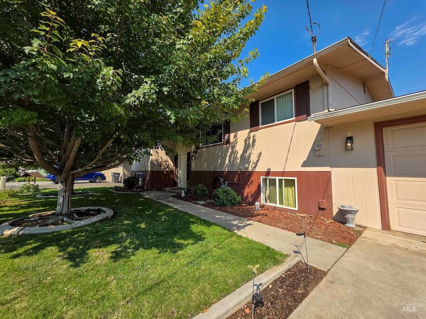 2390 Rolling Hills Dr, Clarkston, WA 99403 - photo 1