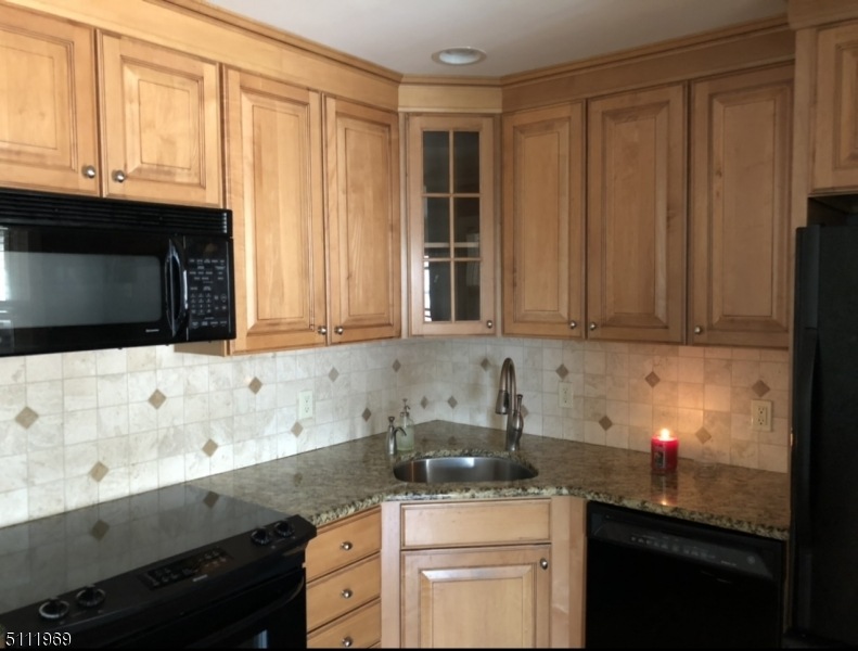 197 N Beverwyck Rd unit 5, Lake Hiawatha, NJ 07034 - photo 1