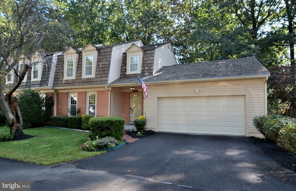 9978 Hemlock Woods Ln, Burke, VA 22015 - photo 1