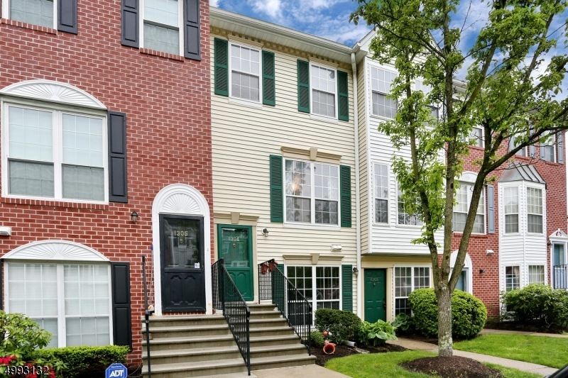 1304 Persimmon Ct, Mahwah, NJ 07430 - photo 1