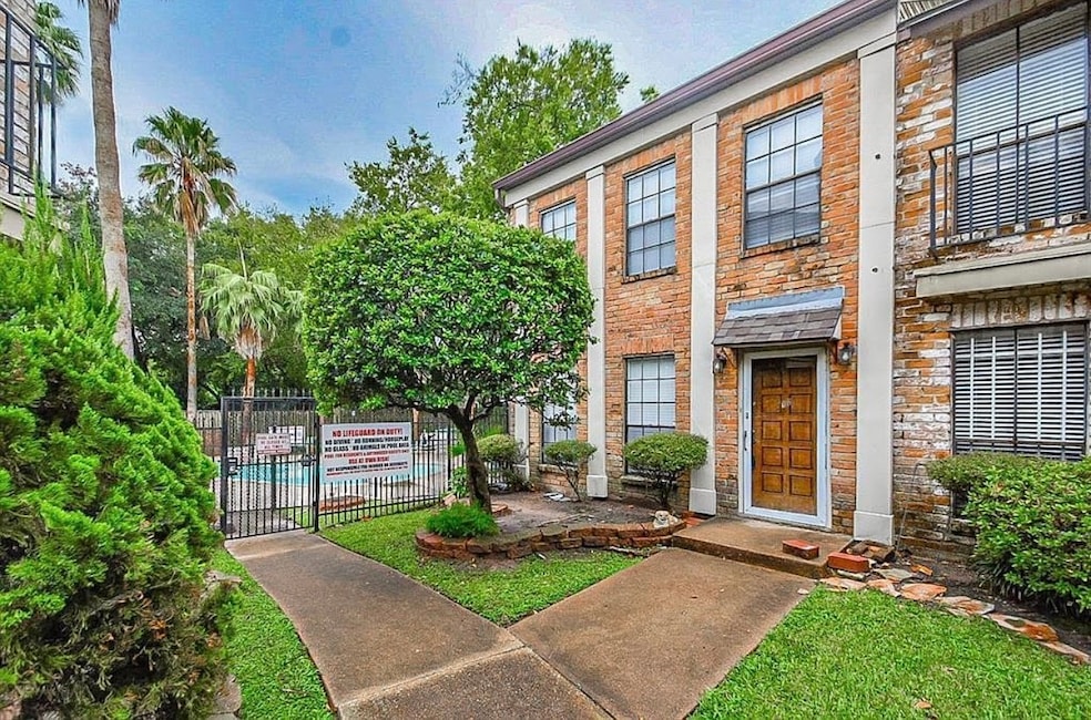 5100 Allendale Rd unit 306, Houston, TX 77017 - photo 1