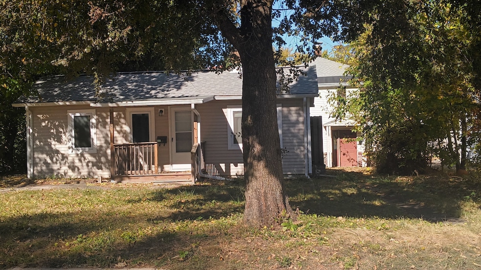 206 Avondale Ave, Champaign, IL 61820 - photo 1