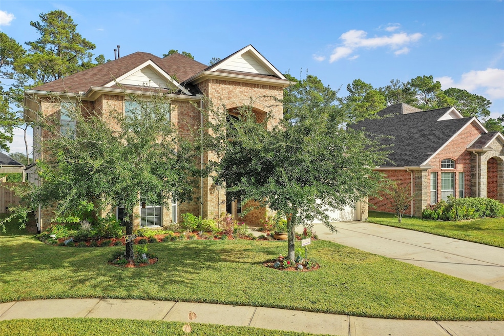 4 bedroom / 3 1/2 baths with pool and hot tub!!