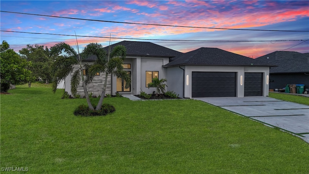 View of front of property with driveway, stucco si