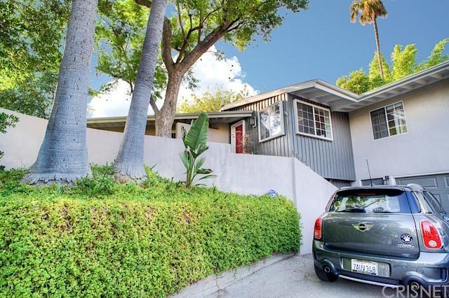 5037 Calderon Rd, Woodland Hills, CA 91364 - photo 1