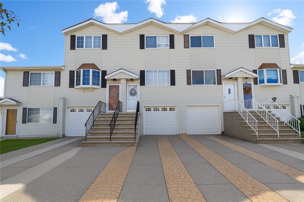 516 Medina St, Staten Island, NY 10306 - photo 1