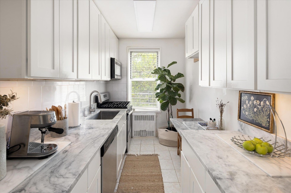 Valentine Gardens Cooperative unit 6-C, Yonkers, NY 10705 - photo 1