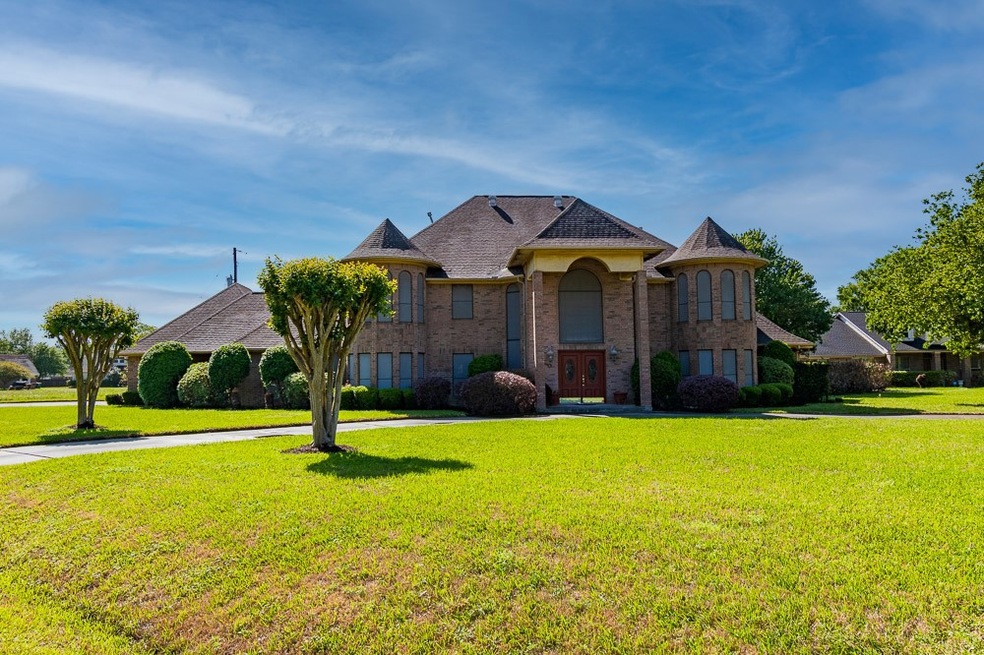 10910 Bridleway Cir, Houston, TX 77016 - photo 1