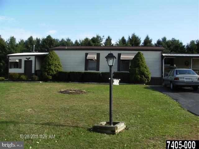 935 Kelly Dr unit 935, Mount Wolf, PA 17347 - photo 1