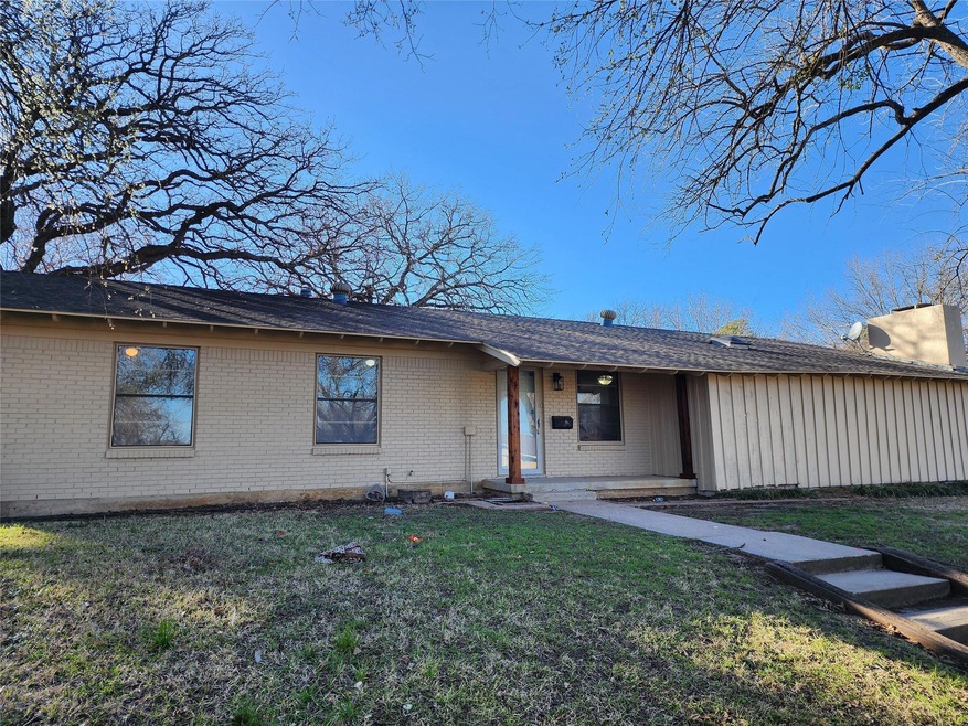 729 Hurstview Dr, Hurst, TX 76053 - photo 1