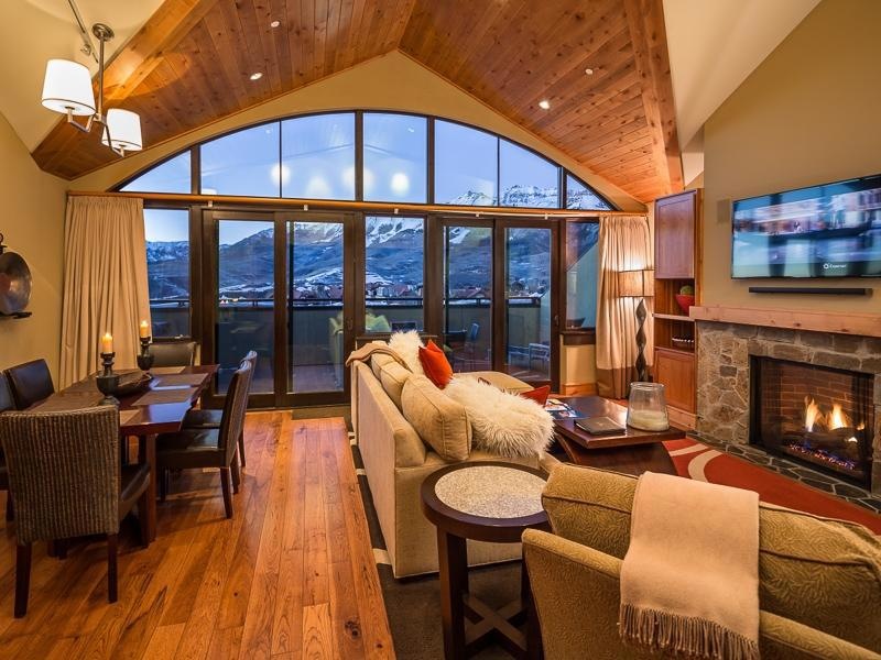Penthouse 702 (2)