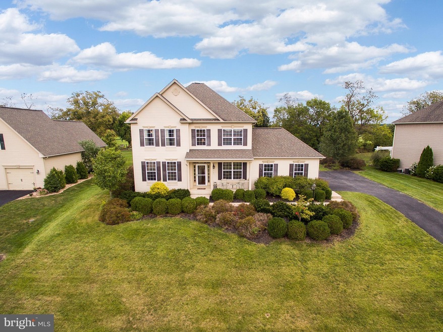 676 Shannon Dr N, Greencastle, PA 17225 - photo 1