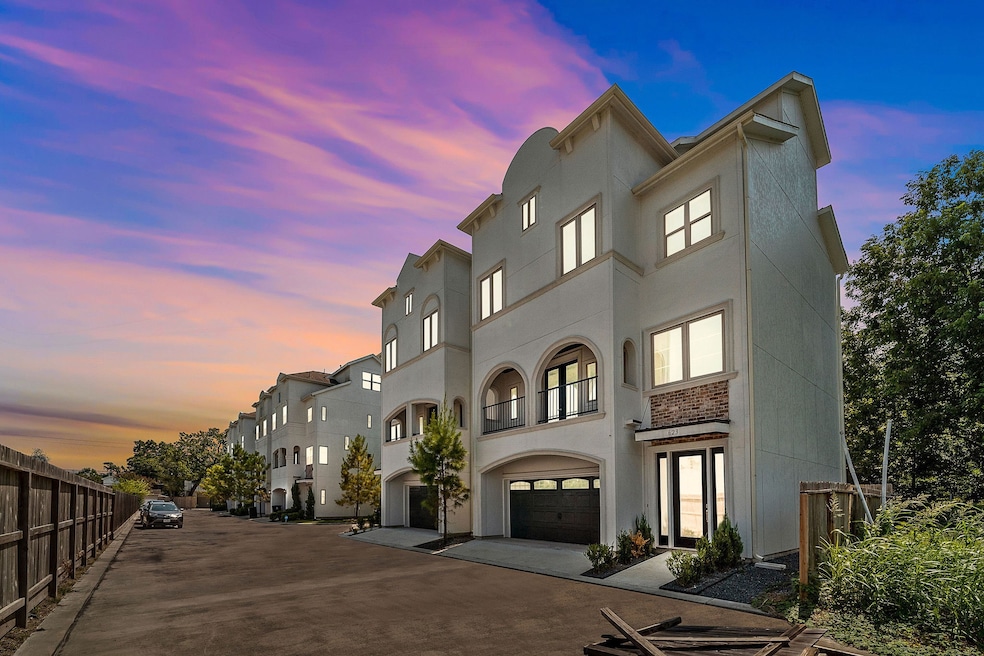 623 Mazal Ln, Houston, TX 77009 - photo 1