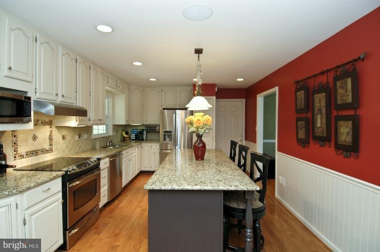 9727 Cinnamon Creek Dr, Vienna, VA 22182 - photo 1