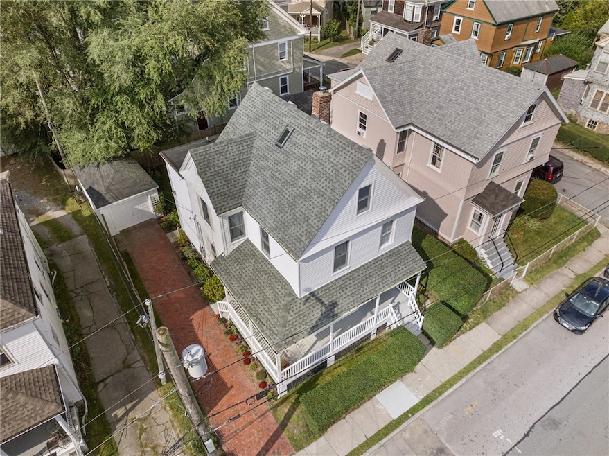 71 Gibbs Ave, Newport, RI 02840 - photo 1