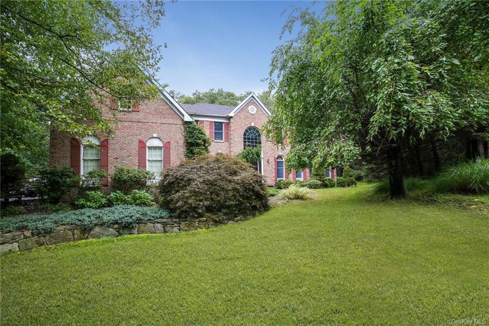 24 Split Rock Rd, Pound Ridge, NY 10576 - photo 1