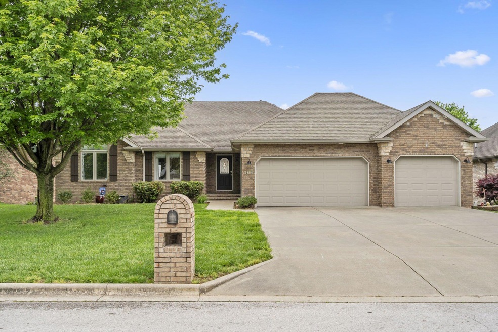 620 N Maplewood Hills Rd, Nixa, MO 65714 - photo 1