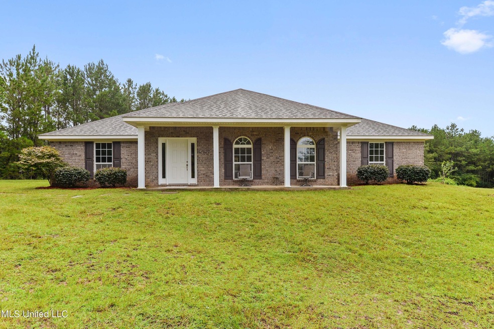 1018 W Mchenry Rd, Mc Henry, MS 39561 - photo 1