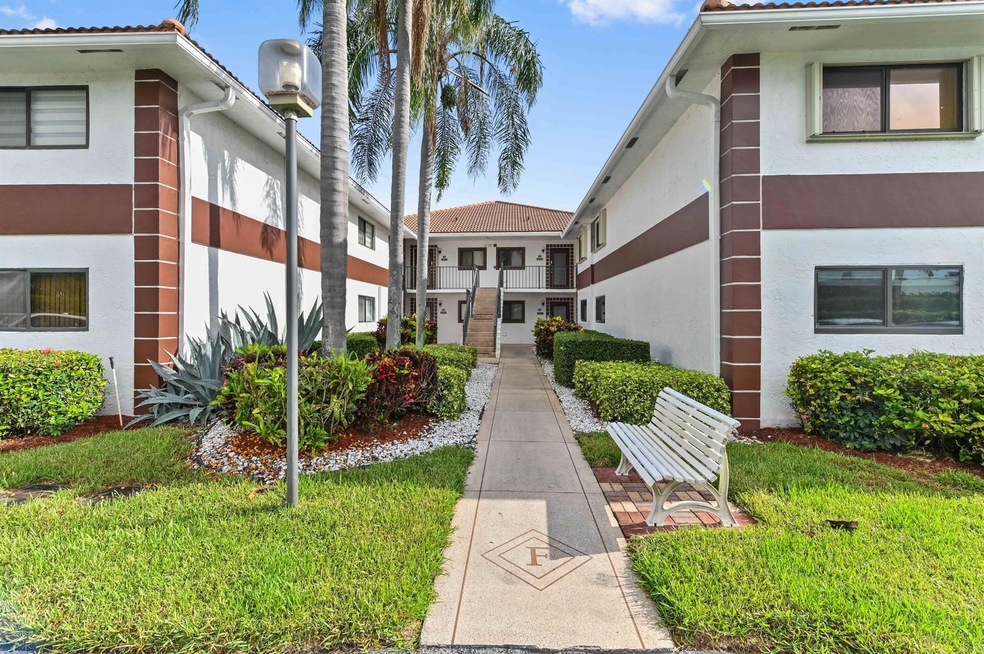 15451 Pembridge Dr unit 207, Delray Beach, FL 33484 - photo 1