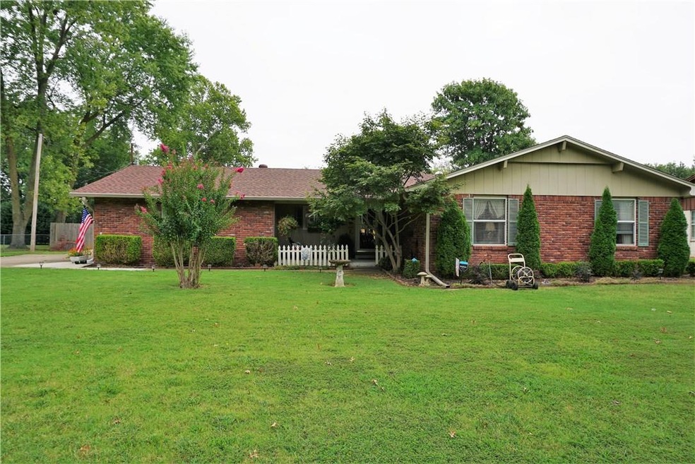 1005 S 19th St, Rogers, AR 72758 - photo 1