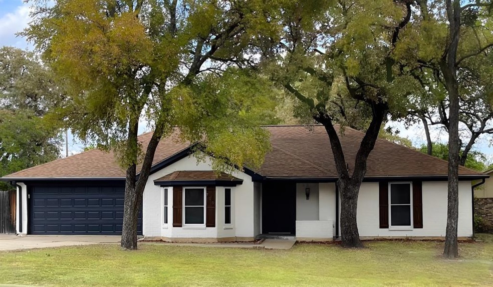 700 Highland Crest Dr, Hurst, TX 76054 - photo 1