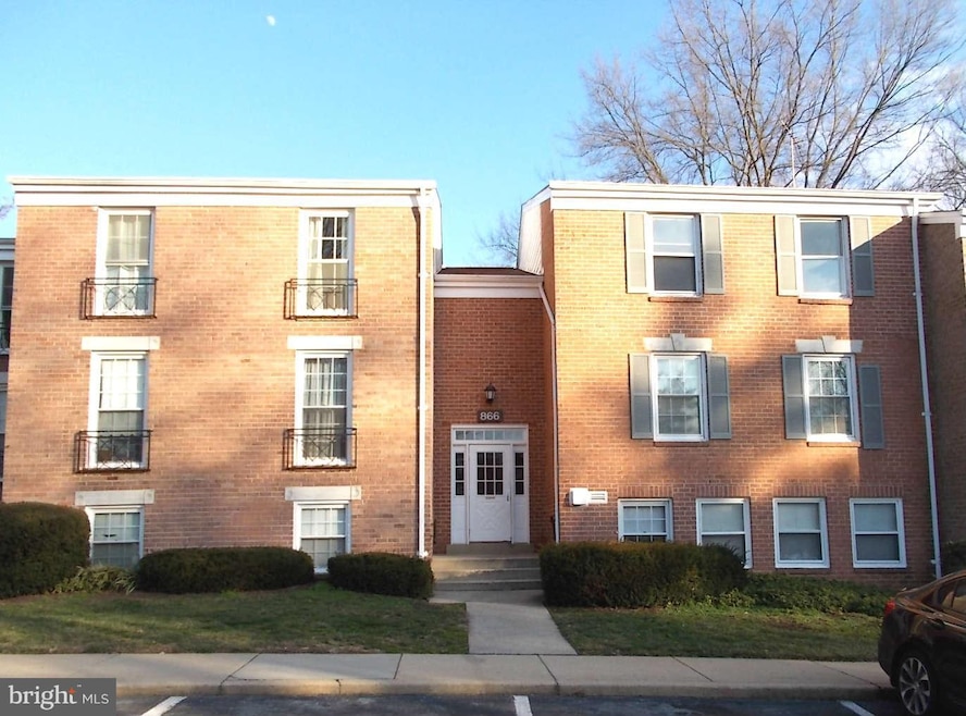 866 Quince Orchard Blvd unit 101, Gaithersburg, MD 20878 - photo 1