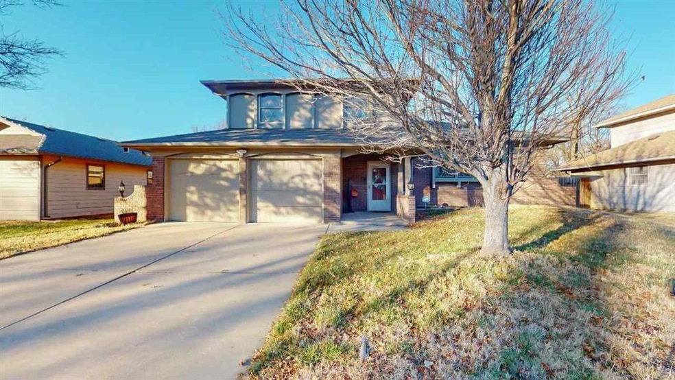 8600 E Arthur Cir.