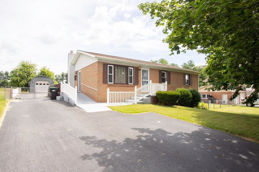 32 Earhart Ln, Verona, VA 24482 - photo 1