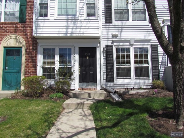 1311 Persimmon Ct, Mahwah, NJ 07430 - photo 1